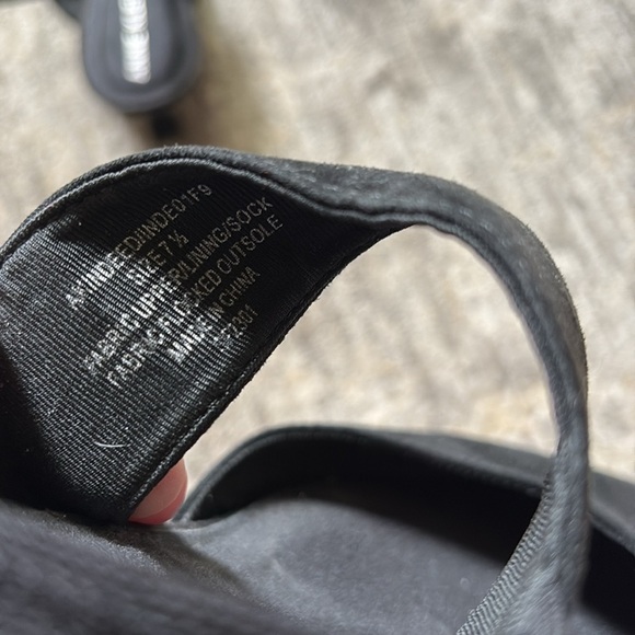 Anne Klein Women's Black Slingback Heels pointed toe size 7.5 - low heel - Picture 5 of 6